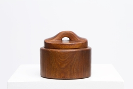 Alexandre Noll's wooden box with lid, full view with lid on